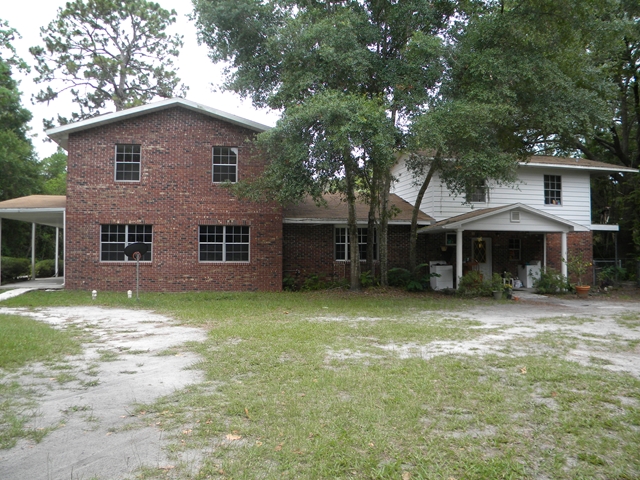 716 1st St, Chiefland, FL 32626