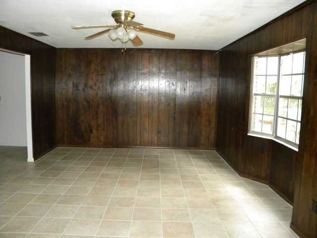 716 1st St, Chiefland, FL 32626