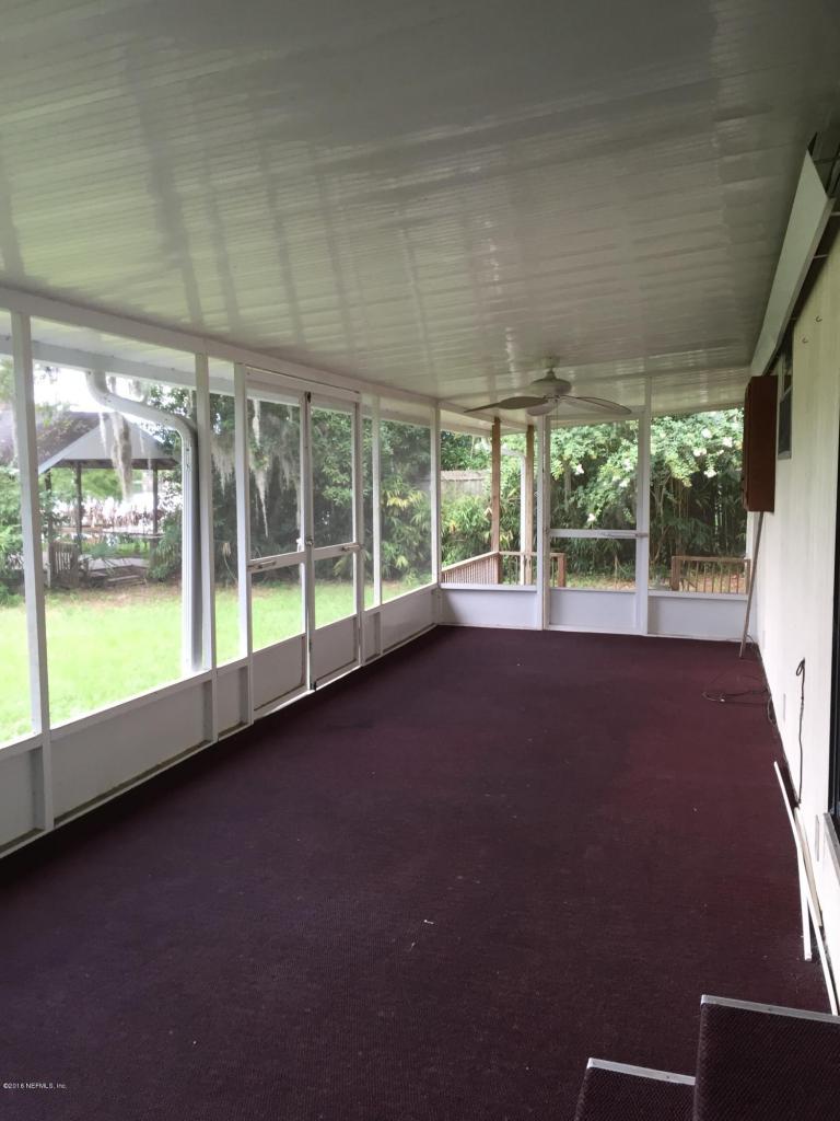 592 Higginbotham Lake Rd, Hawthorne, FL 32640