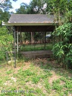 592 Higginbotham Lake Rd, Hawthorne, FL 32640