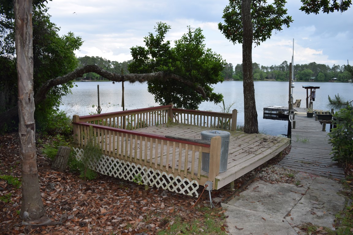 313 Riley Lake Dr., Hawthorne, FL 32640