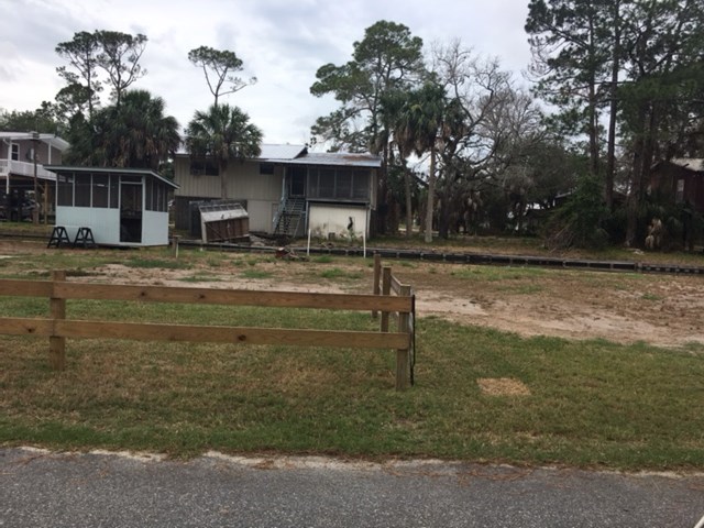 30 6th Ave, Horseshoe Beach, FL 32648