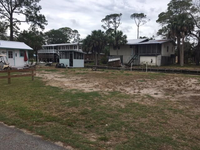 30 6th Ave, Horseshoe Beach, FL 32648