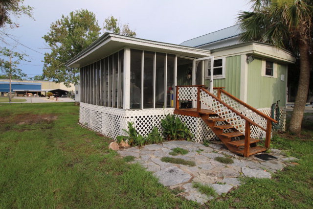11 908th St, Suwannee, FL 32692
