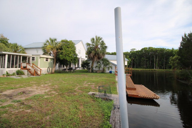 11 908th St, Suwannee, FL 32692