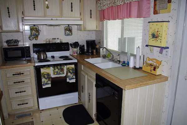 Lake Kathryn Estates832 Poinsettia StCasselberry, FL 32707