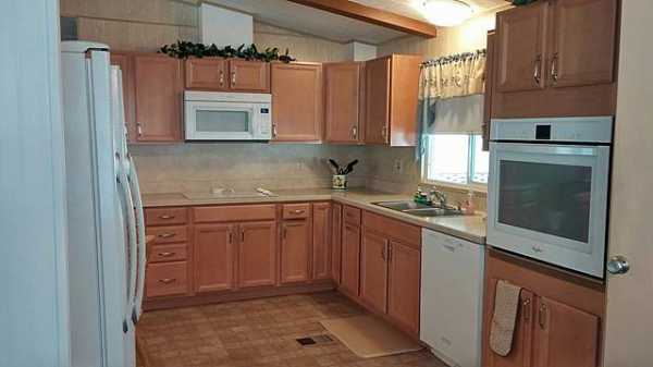 Country Club Manor254 Pinewood DriveEustis, FL 32726