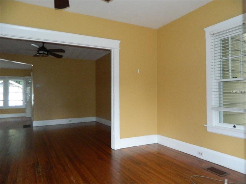 513 E WASHINGTON AVENUE, Eustis, FL 32726