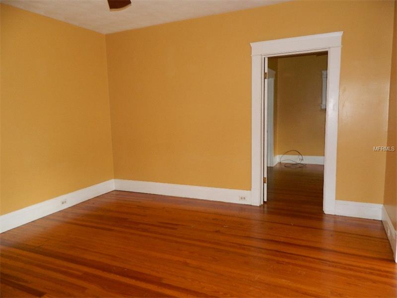 513 E WASHINGTON AVENUE, Eustis, FL 32726