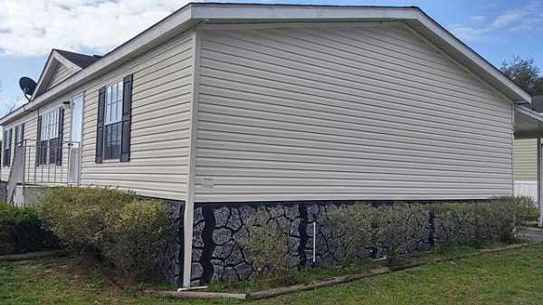 Oak Springs Mobile Home Community 124 Hillsborough DriveSorrento, FL 32776