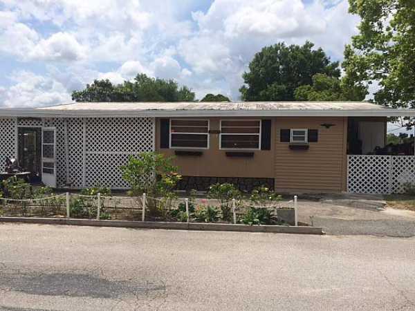 Oak Springs Mobile Home Community 19 Seminole StreetSorrento, FL 32776