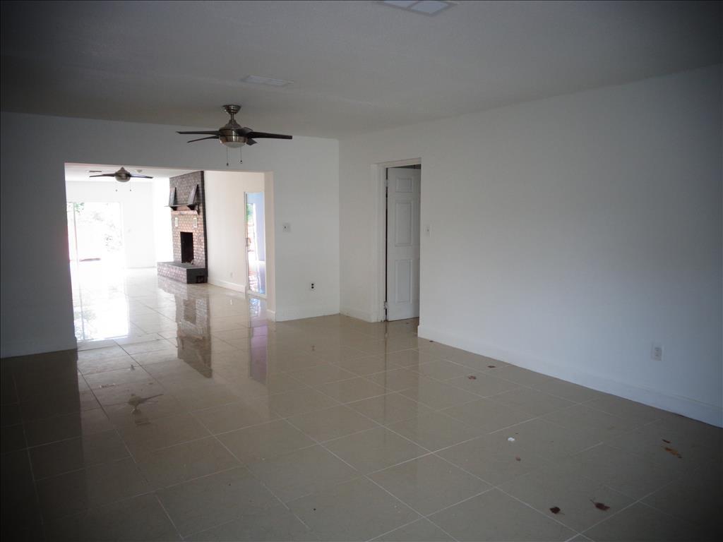27836 Lois Drive, Tavares, FL 32778