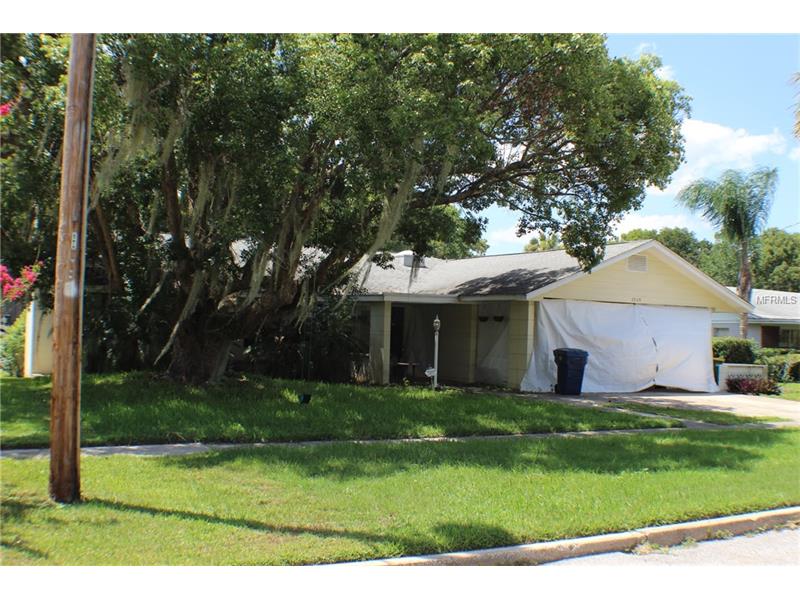 1319 LAKE SHORE BLVD, Tavares, FL 32778