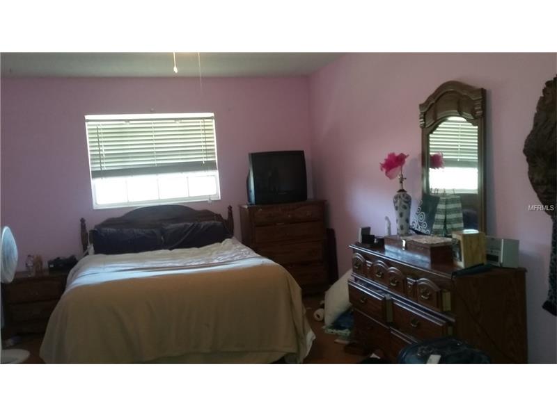 1100 E CAROLINE STREET, Tavares, FL 32778