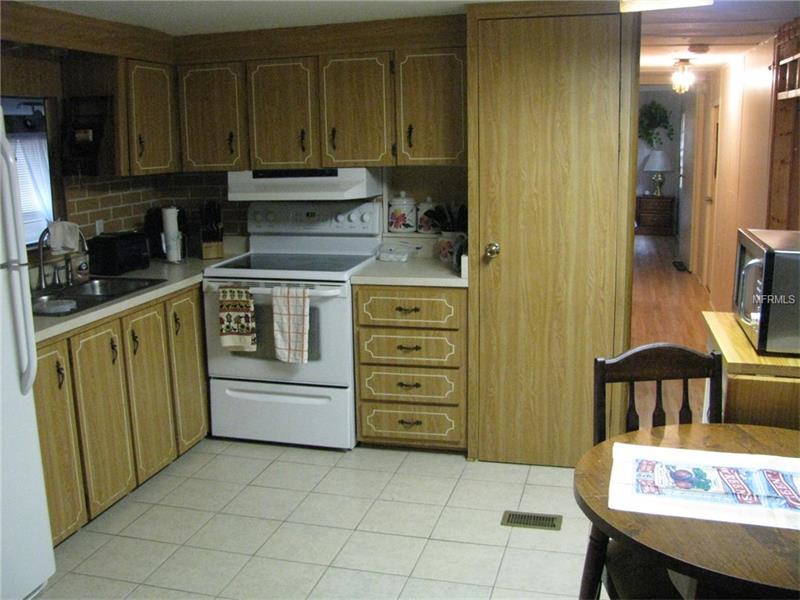 1010 OAKLAND CIRCLE, Tavares, FL 32778