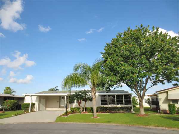 Lakes of Melbourne3862 Seagrove LaneMelbourne, FL 32904