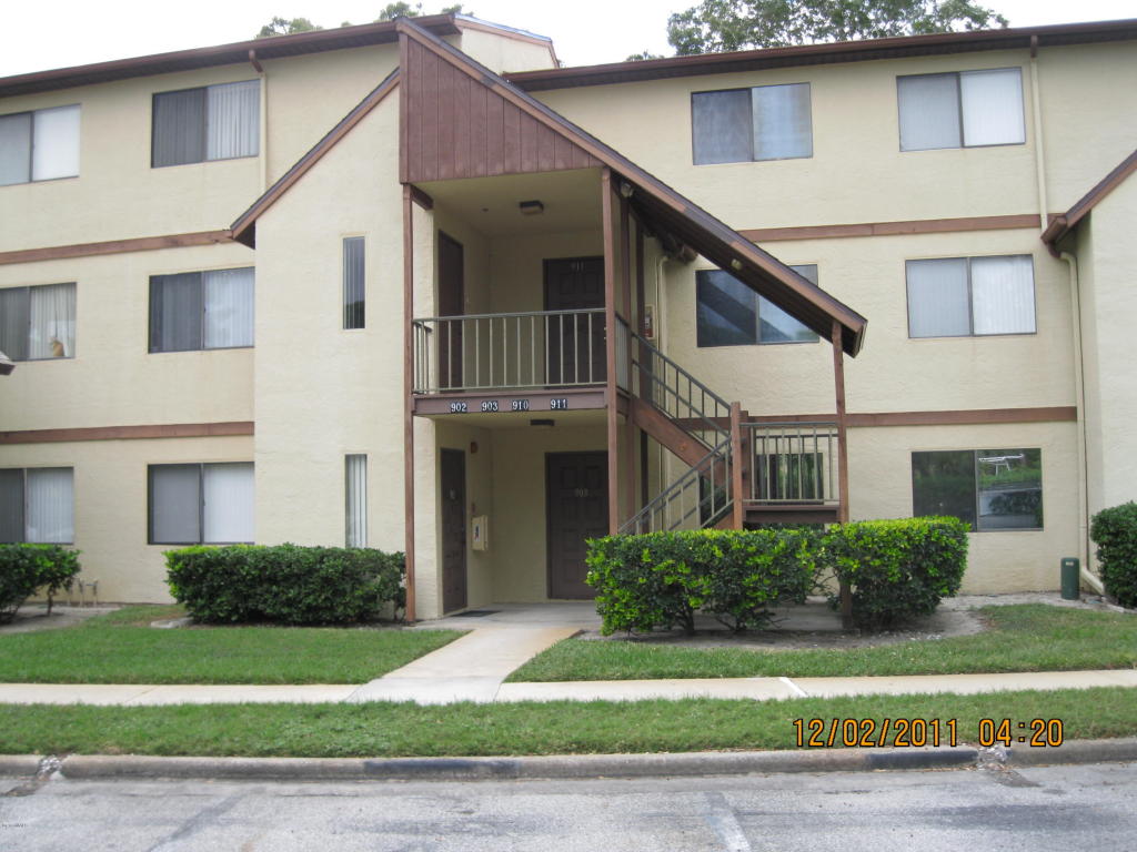 7801 Maplewood Drive, West Melbourne, FL 32904
