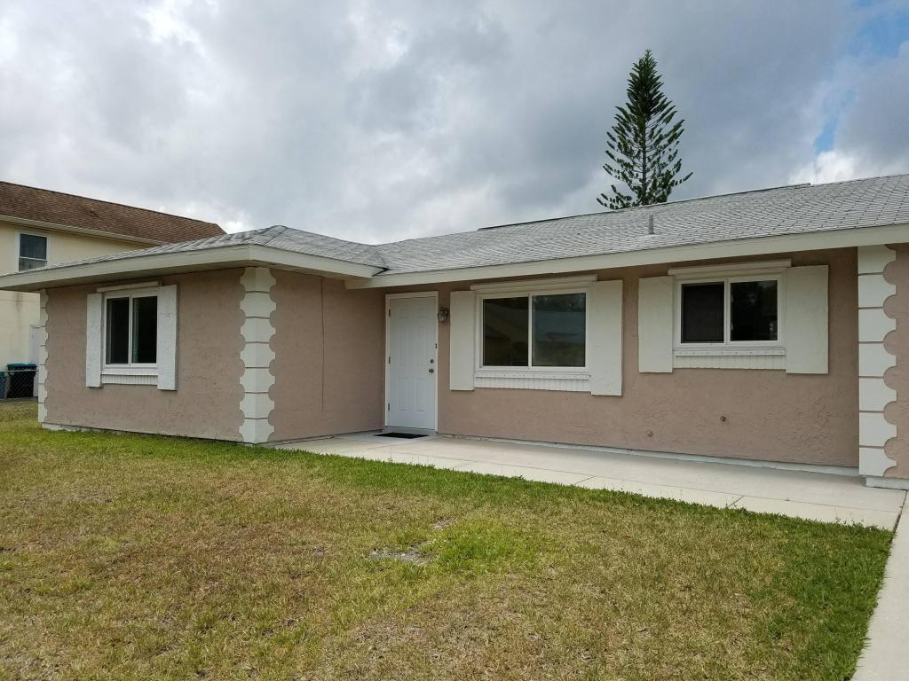 875 NW Rostock Circle, Palm Bay, FL 32907