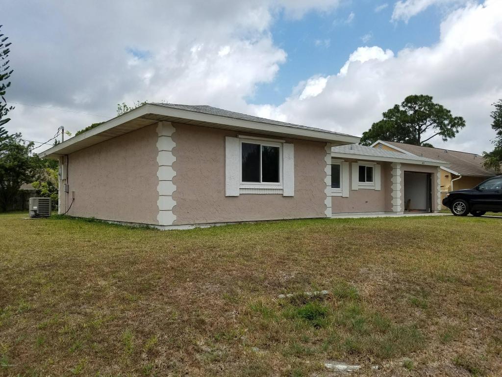 875 NW Rostock Circle, Palm Bay, FL 32907