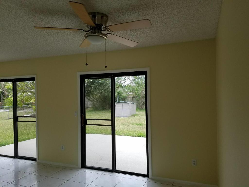 875 NW Rostock Circle, Palm Bay, FL 32907