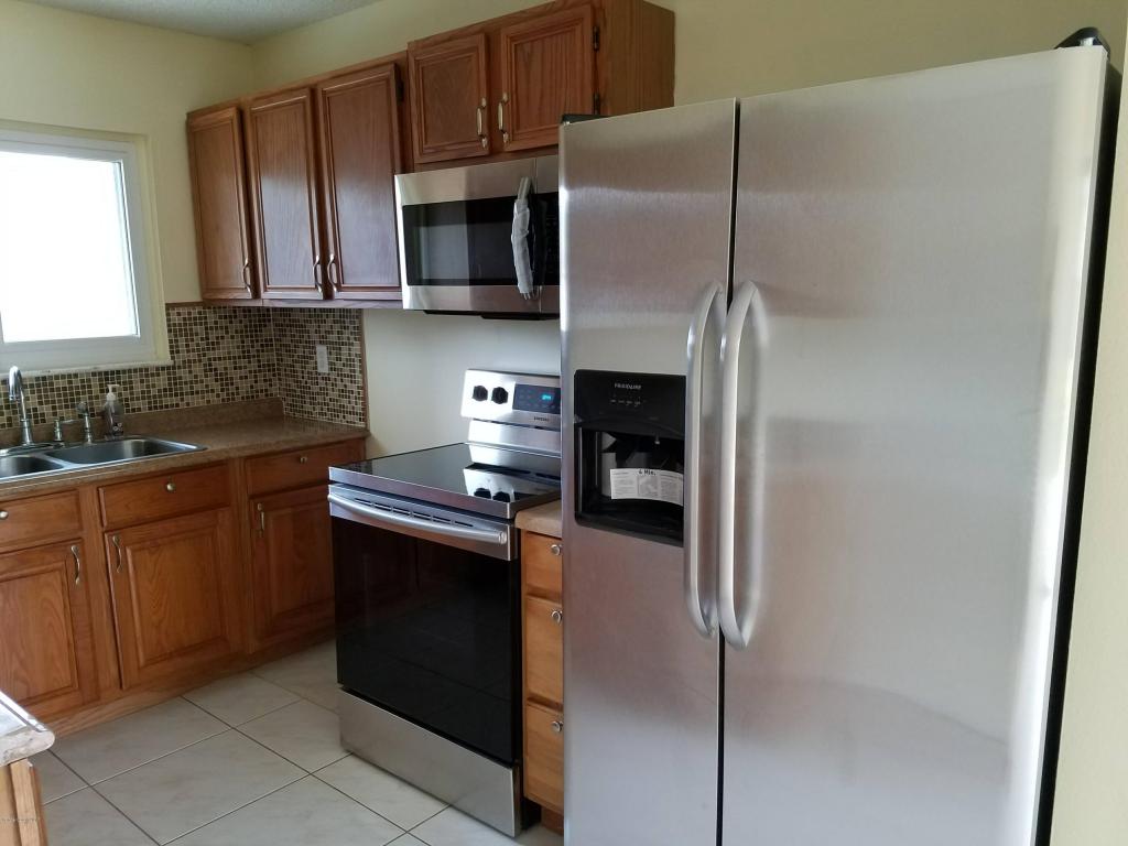 875 NW Rostock Circle, Palm Bay, FL 32907