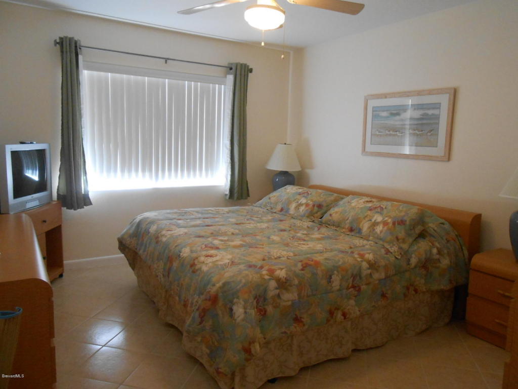 22 Tulip Ln, Cocoa Beach, FL 32931