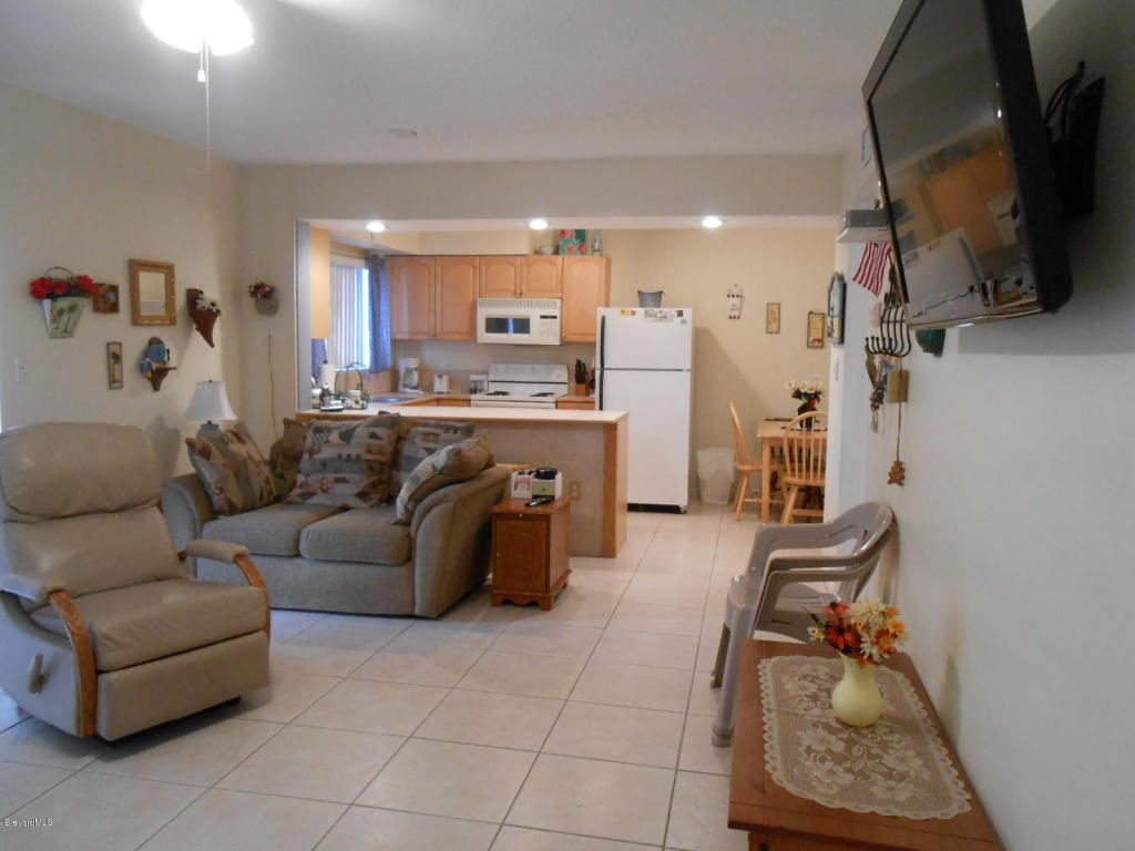 22 Tulip Ln, Cocoa Beach, FL 32931