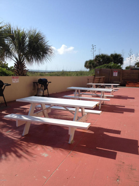 22 Tulip Ln, Cocoa Beach, FL 32931