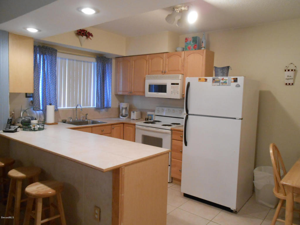 22 Tulip Ln, Cocoa Beach, FL 32931