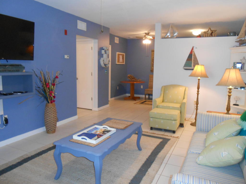 22 Tulip Ln, Cocoa Beach, FL 32931