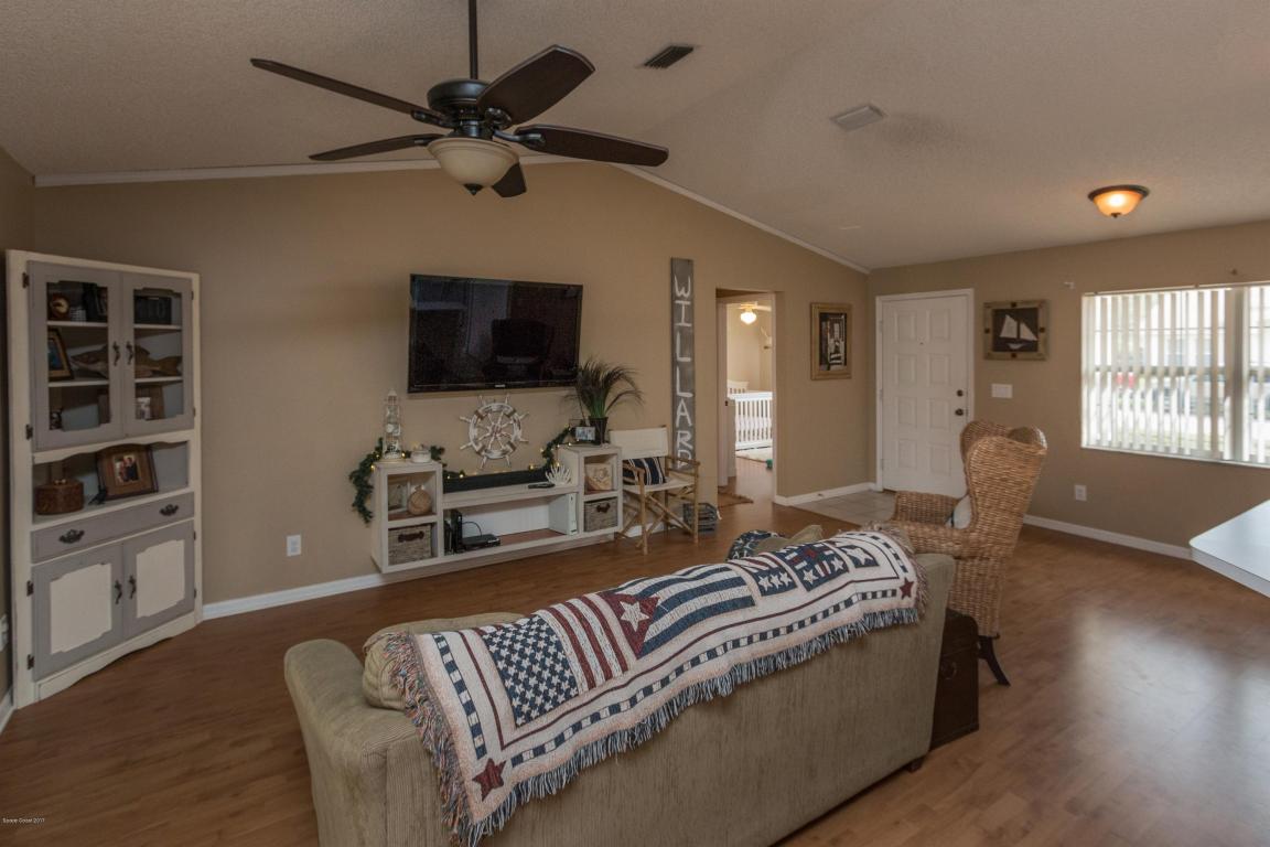 2032 Buescher Hill Street, Melbourne, FL 32935