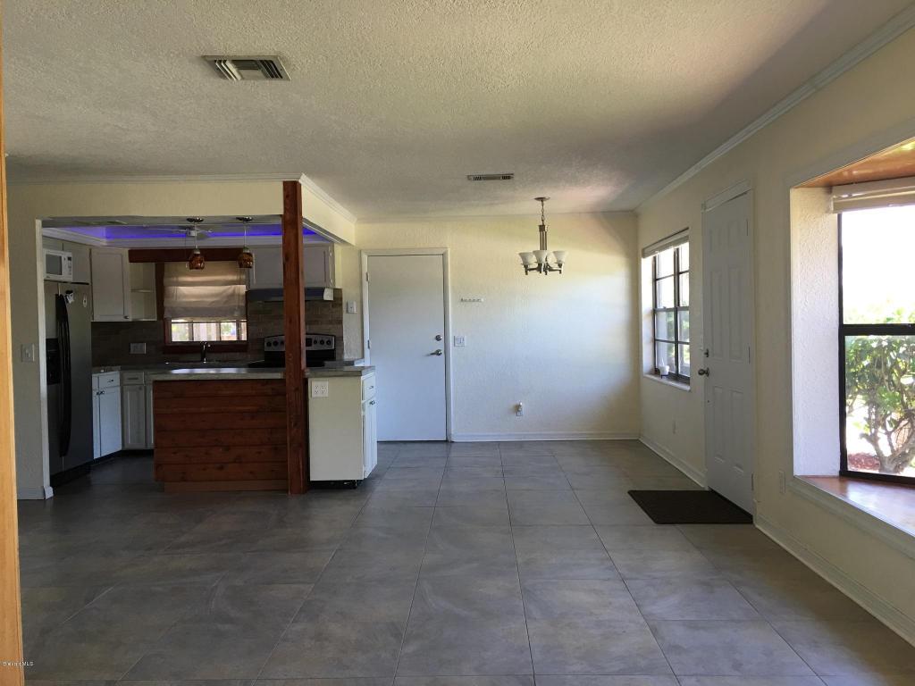 2145 Lakeview Drive, Melbourne, FL 32935