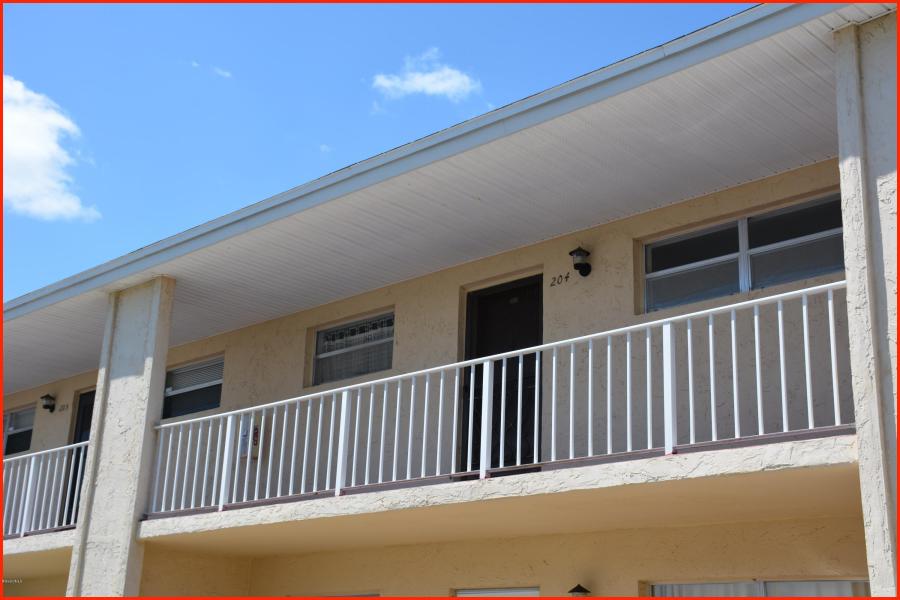 2135 N Courtenay Pkwy 204, Merritt Island, FL 32953