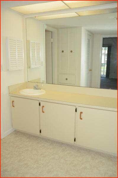 2135 N Courtenay Pkwy 204, Merritt Island, FL 32953