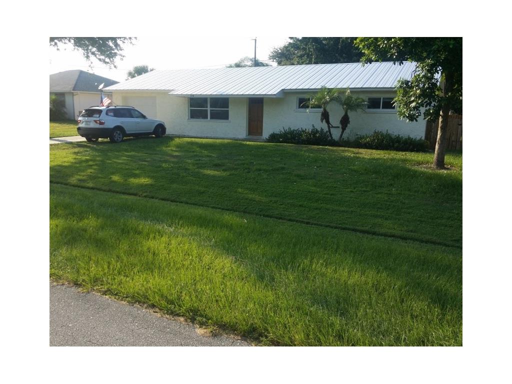 638 Lake Drive, Sebastian, FL 32958