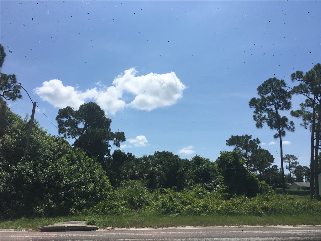 106 La Playa Lane, Sebastian, FL 32958