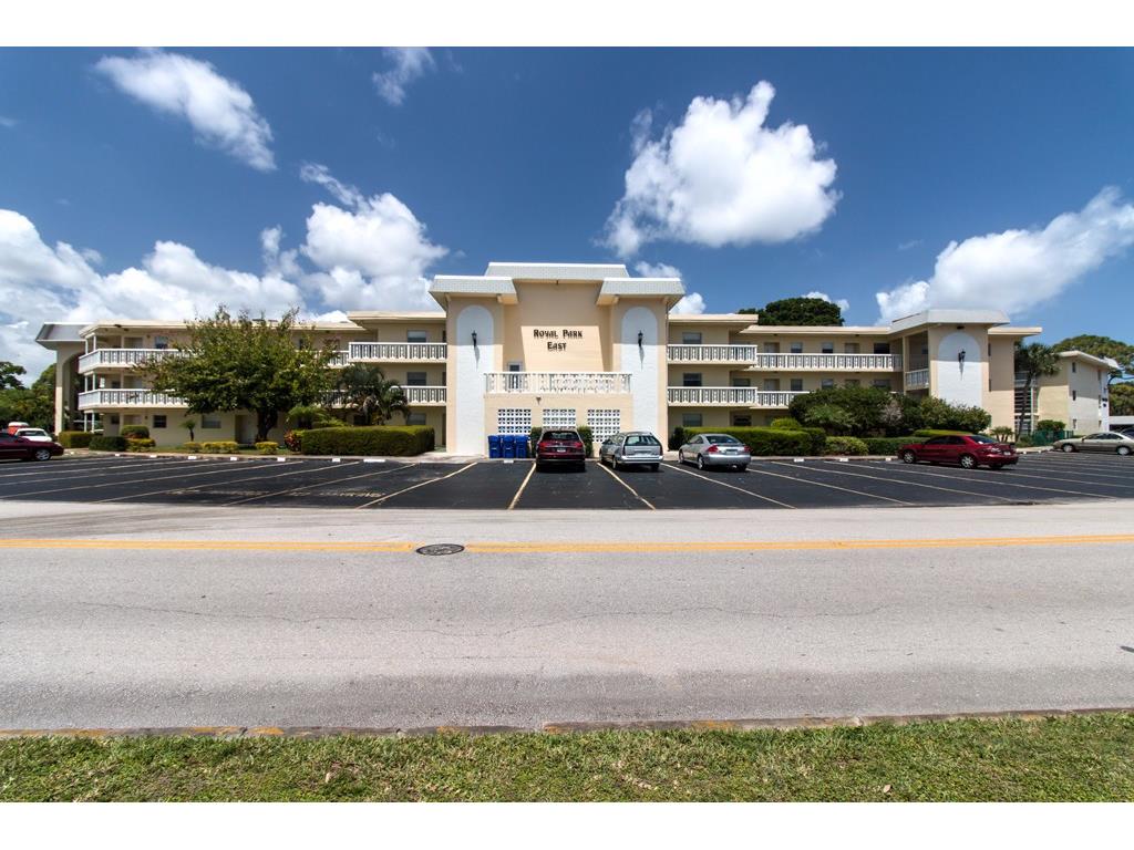 1100 Ponce De Leon Circle, Vero Beach, FL 32960