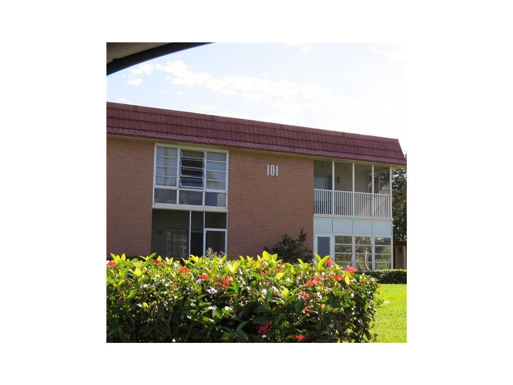 101 Springlake Dr, Vero Beach, FL 32962