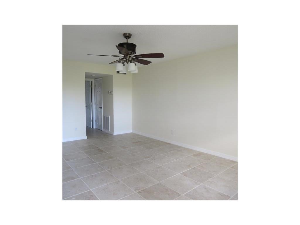 101 Springlake Dr, Vero Beach, FL 32962
