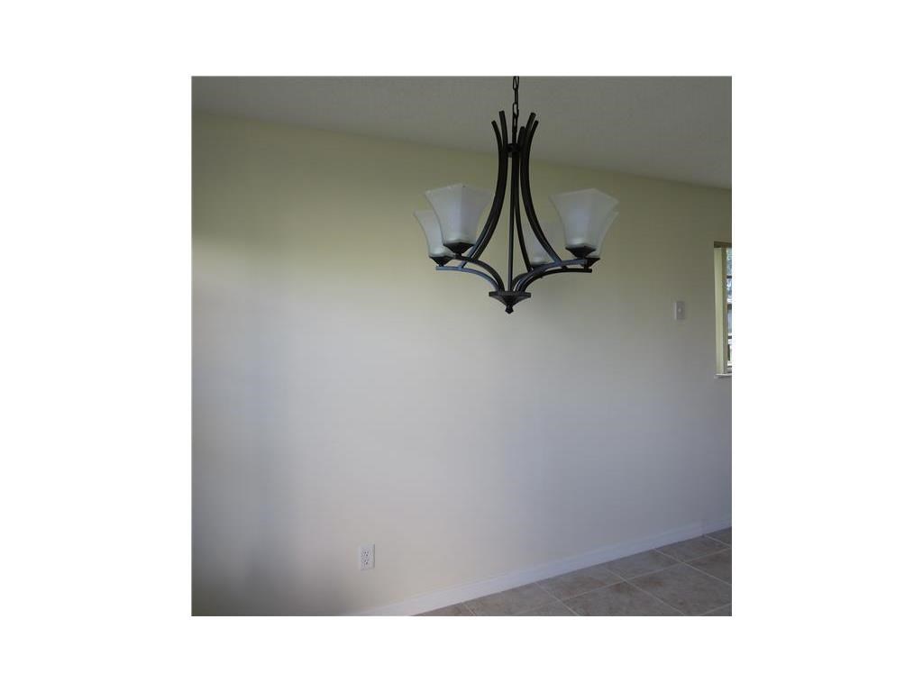101 Springlake Dr, Vero Beach, FL 32962