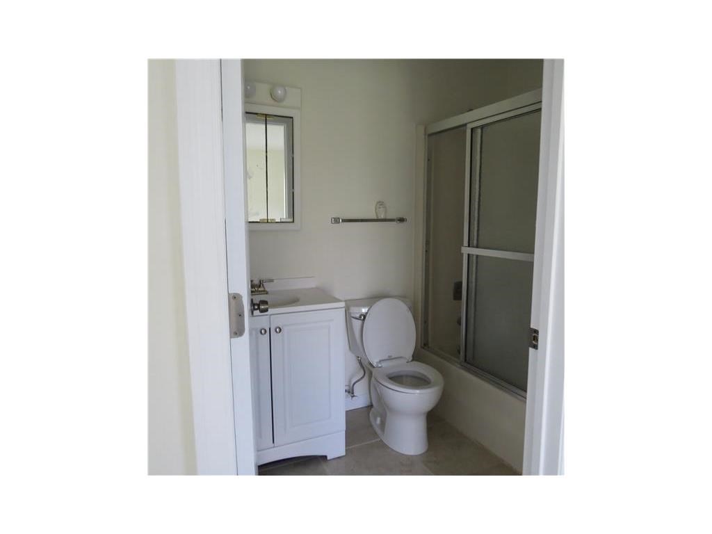 101 Springlake Dr, Vero Beach, FL 32962