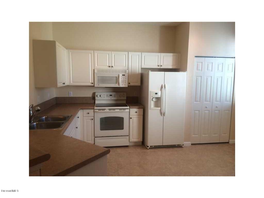 2567 Stockbridge Square, Vero Beach, FL 32962