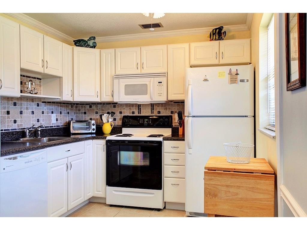 19 Pine Arbor Lane, Vero Beach, FL 32962