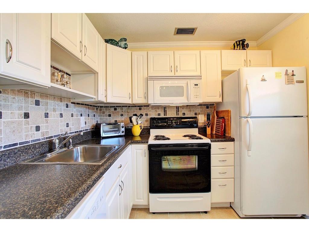 19 Pine Arbor Lane, Vero Beach, FL 32962