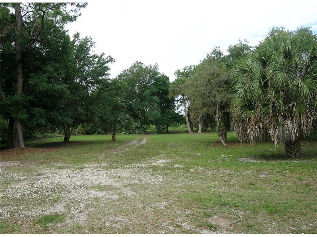 245 Oak Hammock Circle SW, Vero Beach, FL 32962
