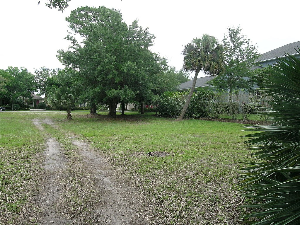 245 Oak Hammock Circle SW, Vero Beach, FL 32962