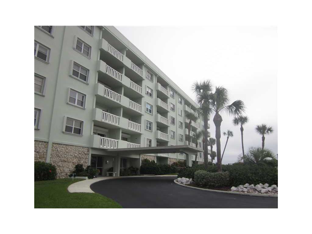 4049 Ocean Dr, Vero Beach, FL 32963