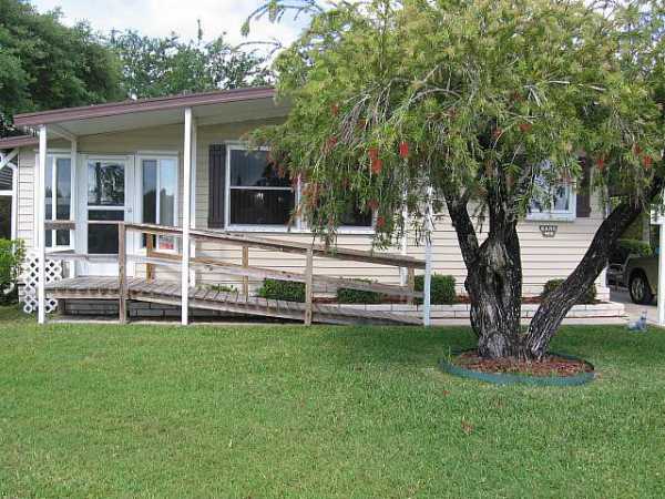 Village Green466 Poinciana CircleVero Beach, FL 32966