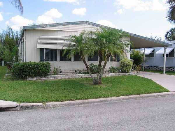 Village Green429 Poinciana CircleVero Beach, FL 32966