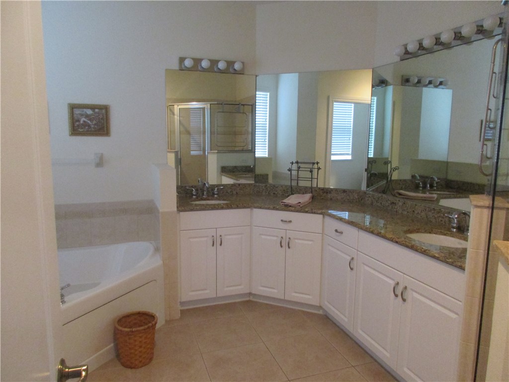 1885 Bridgepointe Circle, Vero Beach, FL 32967